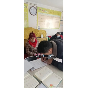 中一陳大來公司簽訂保姆服務(wù)合同請(qǐng)女保姆照顧老人